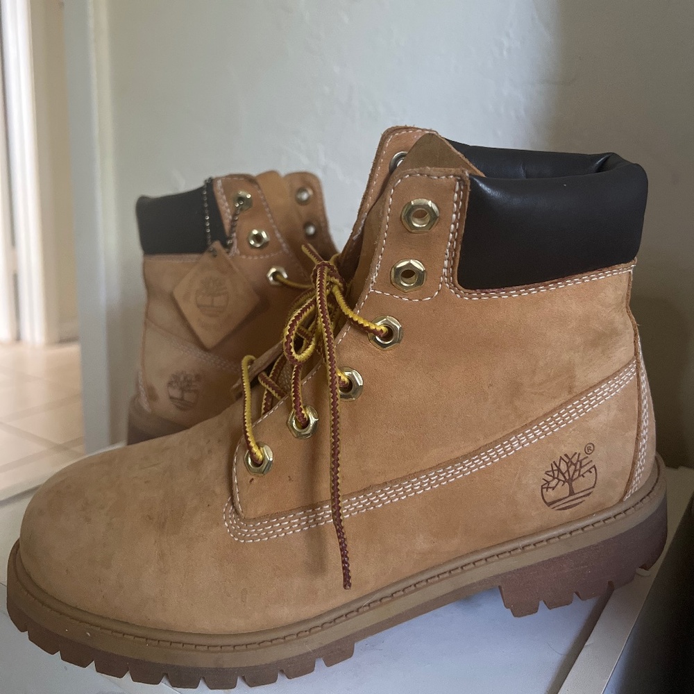 Men’s size 5 Original Waterproof Timberland boots